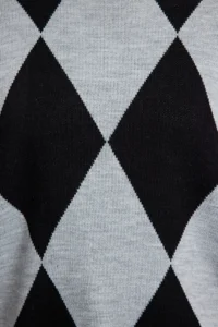 TRENDYOLMİLLA Gray Baklava Patterned Crew Neck Knitwear Sweater - Image 3