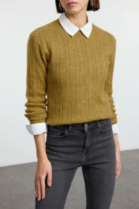 TRENDYOLMİLLA Green Soft textured High Neck Knitwear Sweater - Image 3