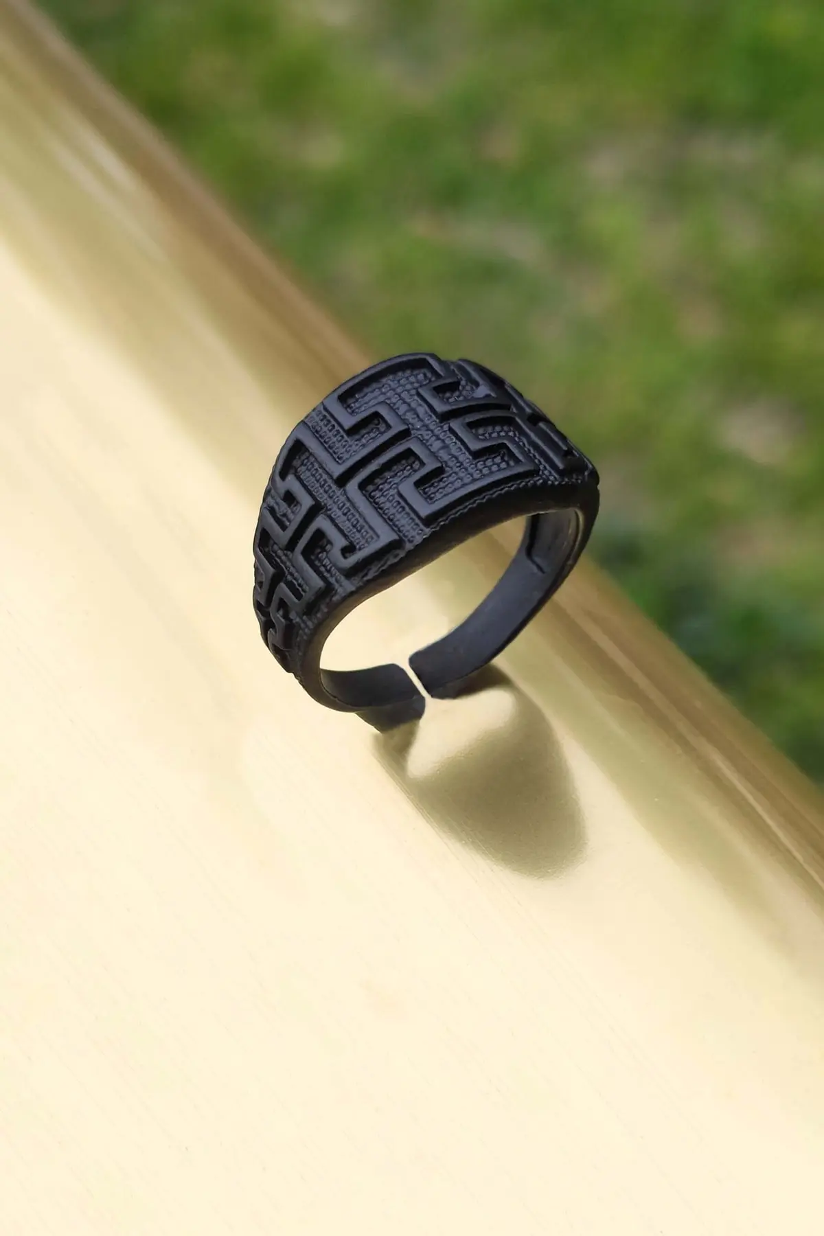 The Collection Labirent pattern Model Adjustable Black Ring
