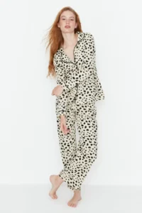 TRENDYOLMiLLA Beige 100% Cotton Leopard Patterned Shirt-Pants Knitted Pajama Set - Image 4