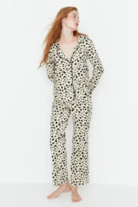 TRENDYOLMiLLA Beige 100% Cotton Leopard Patterned Shirt-Pants Knitted Pajama Set - Image 5