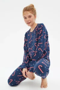 TRENDYOLMiLLA Navy Blue 100% Cotton Christmas Themed Knitted Pajama Set - Image 2