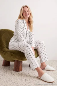TRENDYOLMiLLA White-Black Belted Polka Dot Piping Detailed Double Breasted Viscose Woven Pajama Set - Image 3