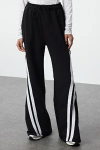 TRENDYOLMİLLA Black Cotton Blended Color Blocked Stripe Detailed Wide Leg Knitting Sports Sweatpants - Image 3