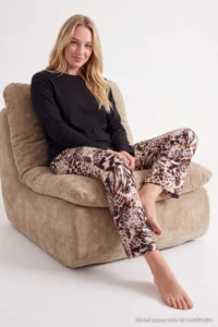 TRENDYOLMiLLA Black-Ecru Leopard Patterned Knitted Pajama Set - Image 3