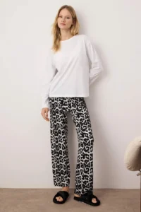 TRENDYOLMiLLA White-Black Leopard Patterned Knitted Pajama Set