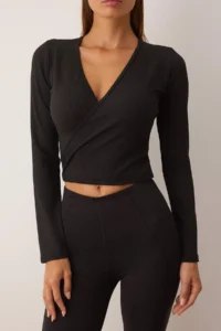 TRENDYOLMİLLA Black Scuba Material Crop Knitting Sports Top/Blouse - Image 3