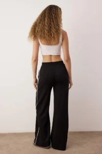 TRENDYOLMİLLA Black Piped Wide Leg/Wide Leg Knitting Sports Sweatpants - Image 4