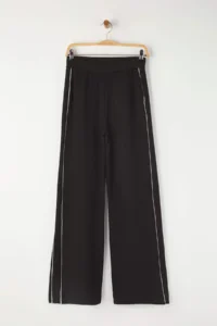 TRENDYOLMİLLA Black Piped Wide Leg/Wide Leg Knitting Sports Sweatpants - Image 5