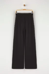 TRENDYOLMİLLA Black Piped Wide Leg/Wide Leg Knitting Sports Sweatpants - Image 7