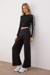 TRENDYOLMİLLA Black Brushed Soft Material Knitting Sports Sweatpants - Image 4
