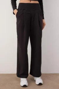 TRENDYOLMİLLA Black Brushed Soft Material Knitting Sports Sweatpants - Image 5