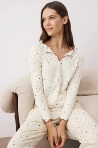 TRENDYOLMiLLA Ecru Cotton Lycra Soft Touch Heart Baby Overlock Detailed Knitted Pajama Set