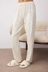 TRENDYOLMiLLA Ecru Cotton Lycra Soft Touch Heart Baby Overlock Detailed Knitted Pajama Set - Image 3