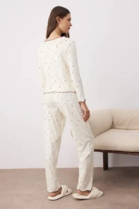 TRENDYOLMiLLA Ecru Cotton Lycra Soft Touch Heart Baby Overlock Detailed Knitted Pajama Set - Image 4