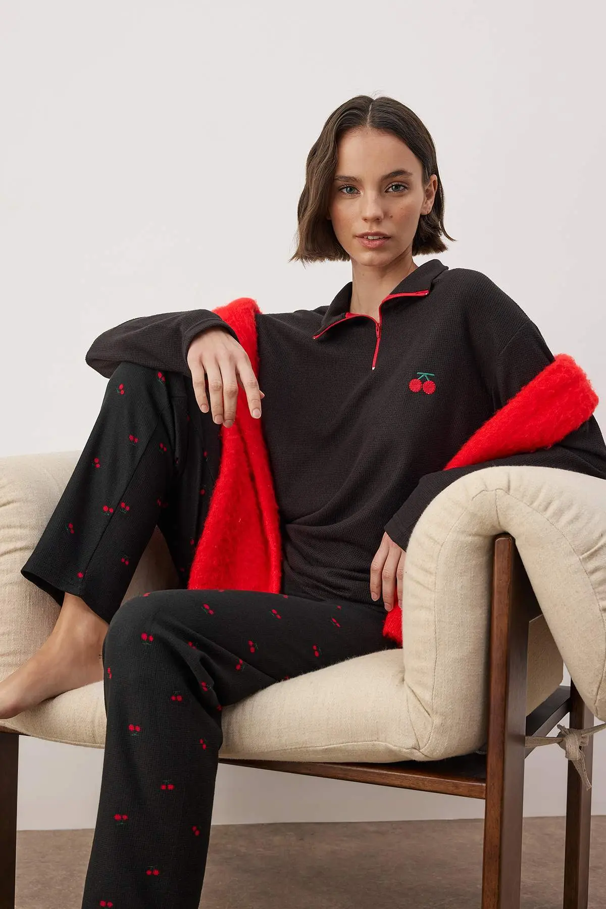 THMAW26PT00186-BLACK_1