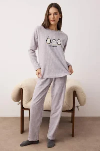 TRENDYOLMiLLA Gray Penguin Patch Fleece Knitted Pajama Set - Image 2