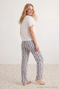 TRENDYOLMİLLA WHITE Cotton Soft Handle Lycra Dog Patterned Knitting Pajama Set - Image 4