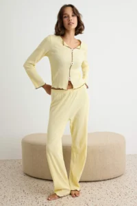 TRENDYOLMiLLA Yellow 100% Cotton Baby Overlocked Floral Appliqued Pointel / Corded Knitted Pajama Set - Image 2