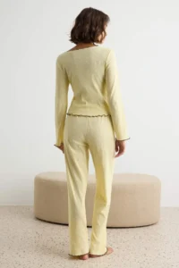 TRENDYOLMiLLA Yellow 100% Cotton Baby Overlocked Floral Appliqued Pointel / Corded Knitted Pajama Set - Image 4