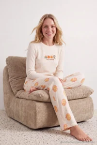 TRENDYOLMiLLA Orange Pumpkin Patterned Soft Toe Winter Waffle Knitted Pajama Set - Image 3