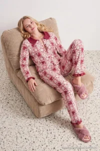 TRENDYOLMiLLA Burgundy Ethnic Patterned Frilly Knitted Pajama Set