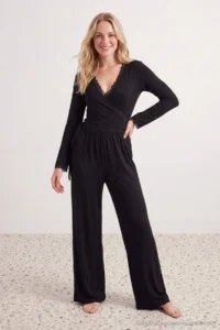 TRENDYOLMİLLA Black Lace Detailed Double breasted Viscose Knitting Pajama Set