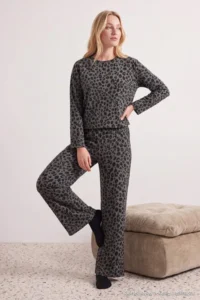 TRENDYOLMİLLA Anthracite 100% Cotton Leopard Knitting Pajama Set - Image 2