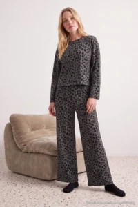 TRENDYOLMİLLA Anthracite 100% Cotton Leopard Knitting Pajama Set - Image 5