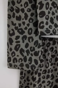 TRENDYOLMİLLA Anthracite 100% Cotton Leopard Knitting Pajama Set - Image 8