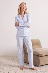 TRENDYOLMiLLA Mavi Plaid and Heart Patterned Soft Touch Knitted Pajama Set - Image 3