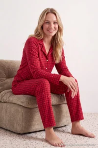 TRENDYOLMiLLA Red Plaid and Heart Patterned Soft Touch Knitted Pajama Set - Image 3