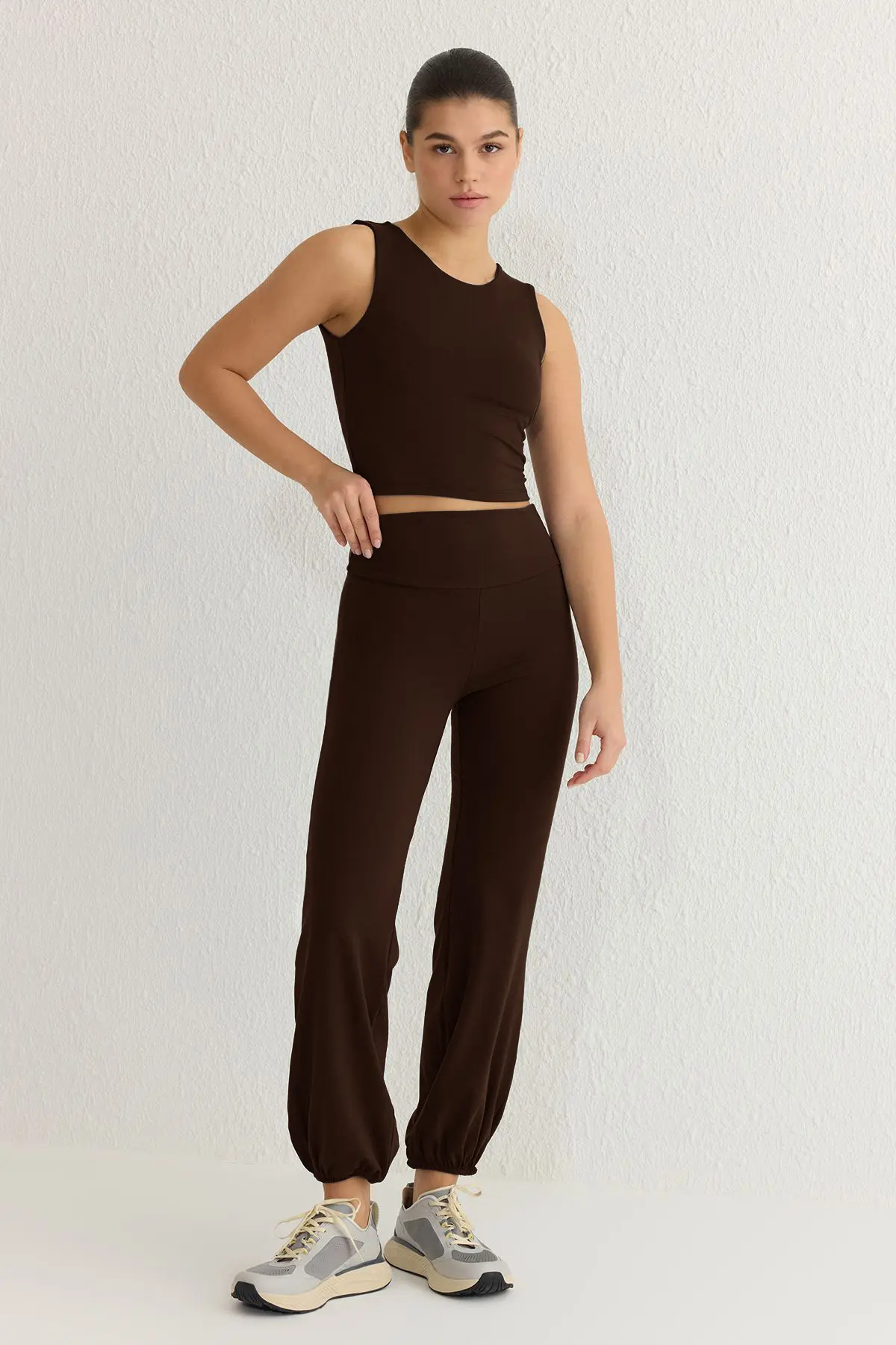 THMSS25EA00004-BROWN_1
