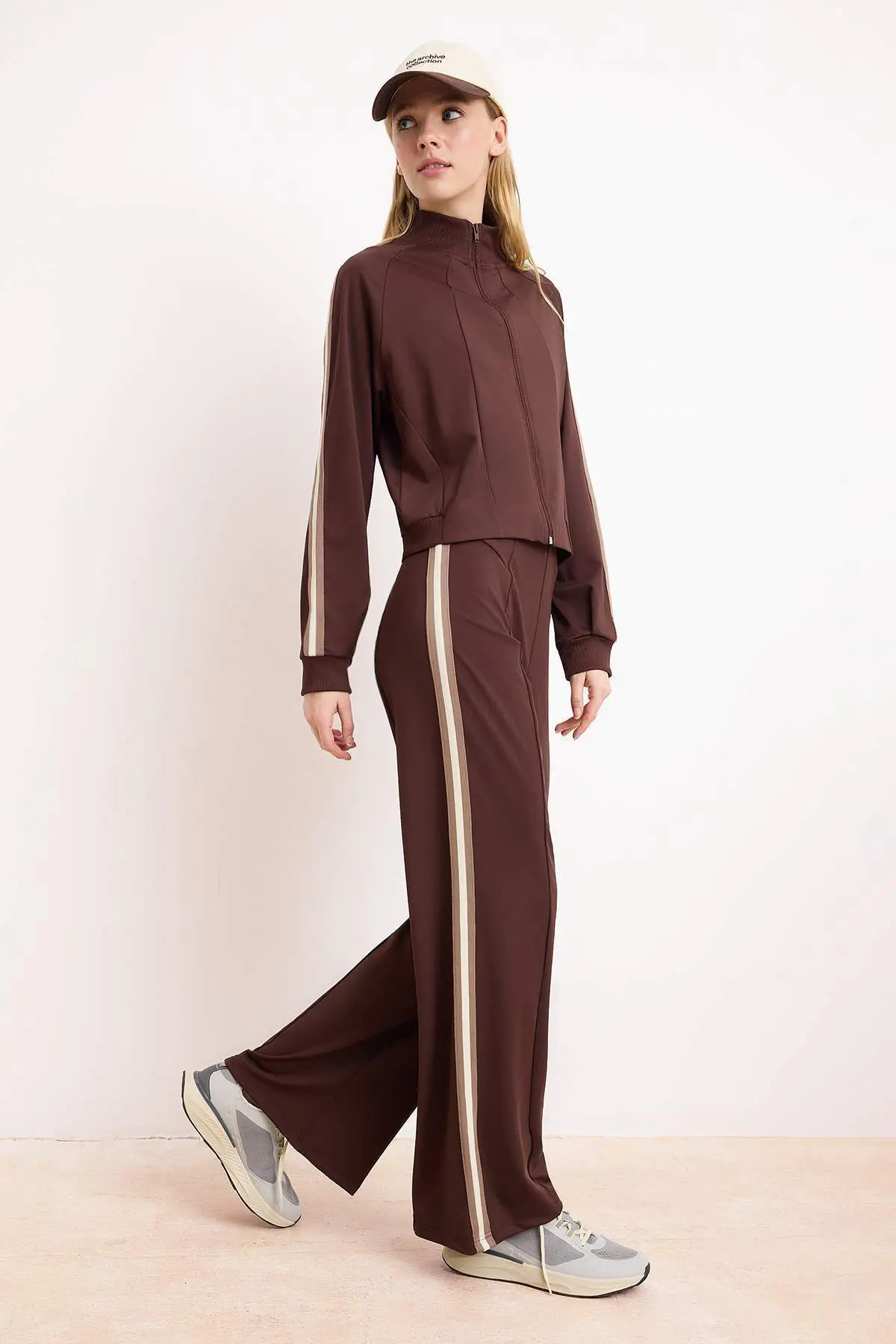 THMSS26EA00002-BROWN_1