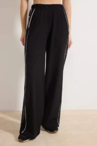 TRENDYOLMİLLA Black Sports Lycra Piped Tulle Detailed Weaving Sports Sweatpants - Image 3