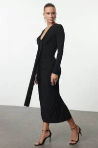 TRENDYOLMİLLA Black bodycone/Bodysuit hugging Maxi Knitting Dress - Image 2