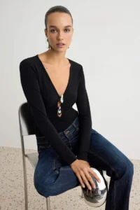 TRENDYOLMİLLA Black Accessory and Low-cut Detailed Knitting Bodysuit .D.00022 - Image 2