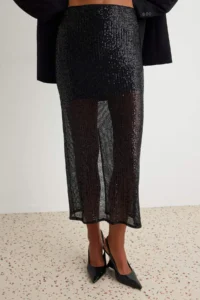 TRENDYOLMİLLA Black Slit Detailed Midi Sequin Skirt - Image 3