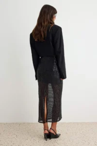 TRENDYOLMİLLA Black Slit Detailed Midi Sequin Skirt - Image 4
