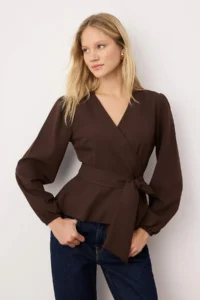 TRENDYOLMİLLA Brown Double breasted Binding Detailed  Weaving Blouse - Image 2