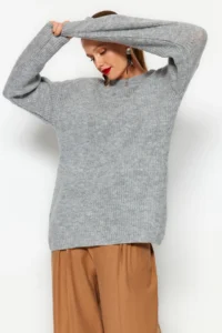 TRENDYOLMİLLA Light Gray Wide Pattern Soft textured Basic Knitwear Sweater