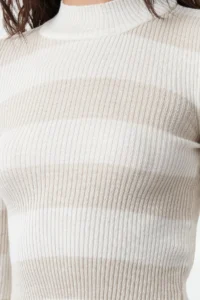 TRENDYOLMİLLA Ecru Crop Couple Cotton Color Bloklu Knitwear Sweater - Image 5
