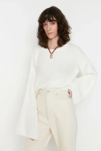 TRENDYOLMİLLA Ecru Crop Wide Pattern Spanish Arm Knitwear Sweater