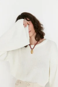 TRENDYOLMİLLA Ecru Crop Wide Pattern Spanish Arm Knitwear Sweater - Image 3