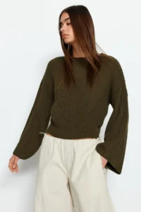 TRENDYOLMİLLA Khaki Crop Wide Pattern Spanish Arm Knitwear Sweater - Image 3