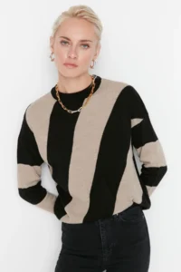 TRENDYOLMİLLA Camel Color Bloklu Crew Neck Knitwear Sweater