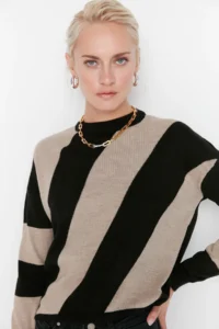 TRENDYOLMİLLA Camel Color Bloklu Crew Neck Knitwear Sweater - Image 3