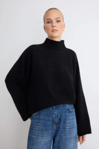 TRENDYOLMİLLA Black Soft textured Wide Pattern Knitwear Sweater