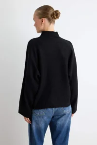 TRENDYOLMİLLA Black Soft textured Wide Pattern Knitwear Sweater - Image 4