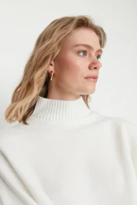 TRENDYOLMİLLA Ecru Soft textured Wide Pattern Knitwear Sweater - Image 2